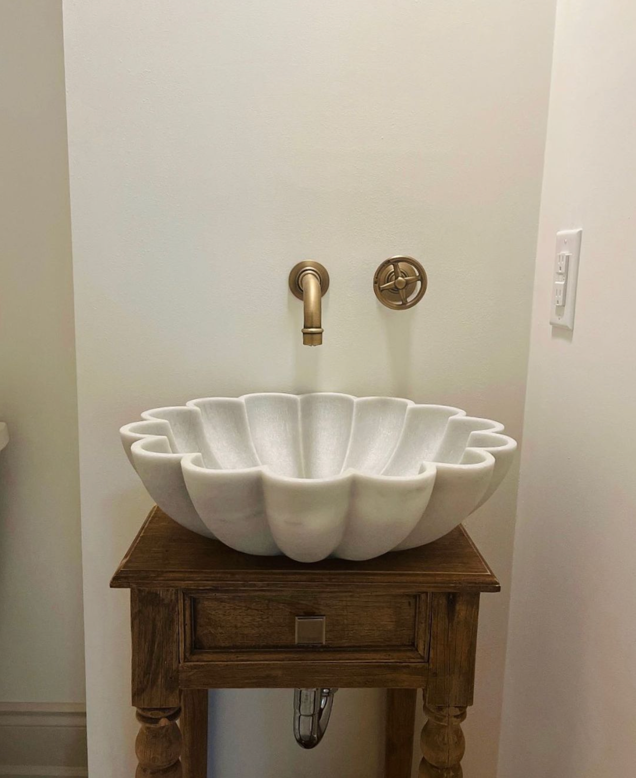 Marble Tall cirque sink